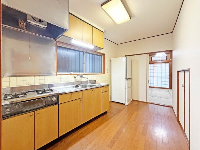 惟信町5丁目戸建の居間・リビング