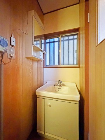 惟信町5丁目戸建の洗面所