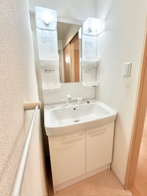 【洗面所】 | Ｃａｓａ牧野阪 | 忙しい朝には欠かせない洗面所です