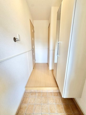 【玄関】 | Ｃａｓａ牧野阪 | 明るい玄関です