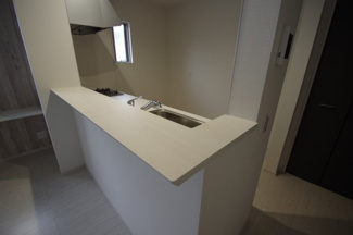 【キッチン】 | 【仲介手数料無料！！】八王子市長沼町　新築戸建て（全2棟）1号棟　5399万円 | キッチンのカウンター