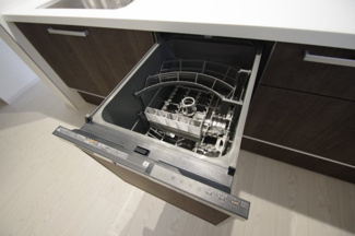 【キッチン】 | 【仲介手数料無料！！】八王子市長沼町　新築戸建て（全2棟）1号棟　5399万円 | ビルトイン食洗機