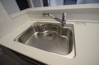 【キッチン】 | 【仲介手数料無料！！】八王子市長沼町　新築戸建て（全2棟）1号棟　5399万円 | 浄水器付き水栓