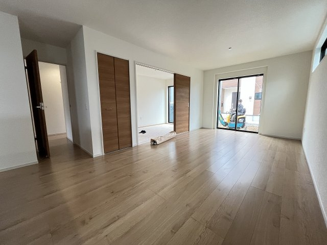 【居間・リビング】 | 糟屋郡宇美町障子岳3丁目1期　4号棟（全4棟）【仲介手数料無料・0円】 | 施工例。施工例は完成時と異なる場合があります。