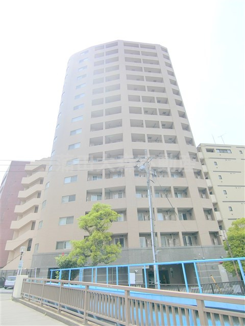 クロスレジデンス蒲田の外観|2006年11月築　RC鉄筋コンクリート造地上16階地下1階建て総戸数210戸の大型高級賃貸マンション　東京都大田区蒲田5丁目　JR京浜東北線蒲田駅、京急本線京急蒲田駅