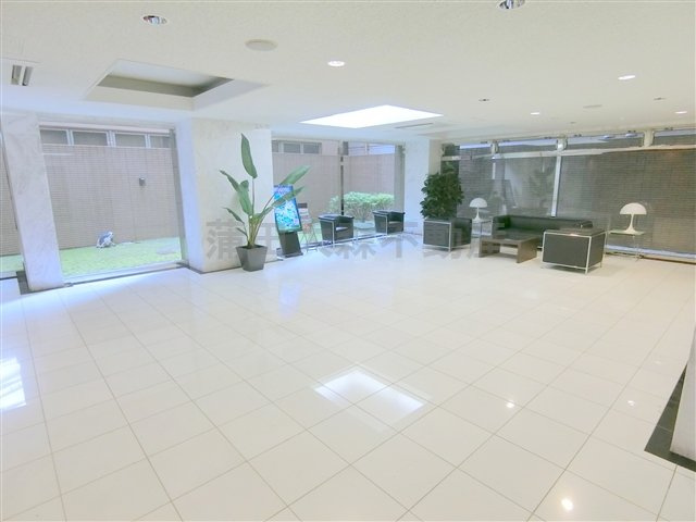 クロスレジデンス蒲田のエントランス