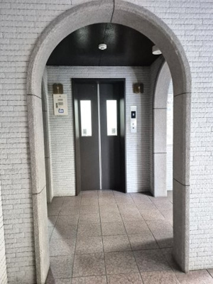 【エントランス】 | ベル・アーバニティ伏見桃山東