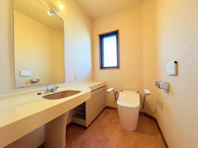 神戸市北区泉台3丁目戸建のトイレ