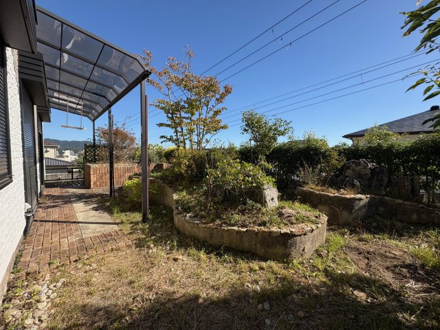 神戸市北区泉台3丁目戸建の庭