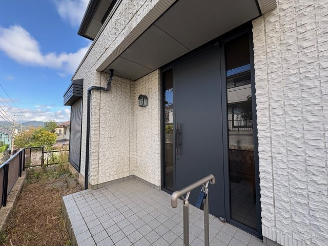 神戸市北区泉台3丁目戸建の玄関