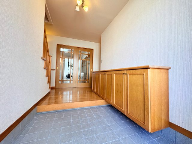 神戸市北区泉台3丁目戸建の玄関