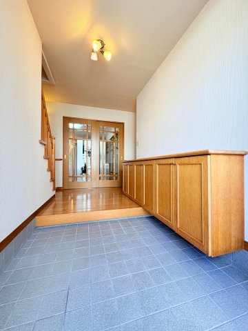 神戸市北区泉台3丁目戸建の玄関