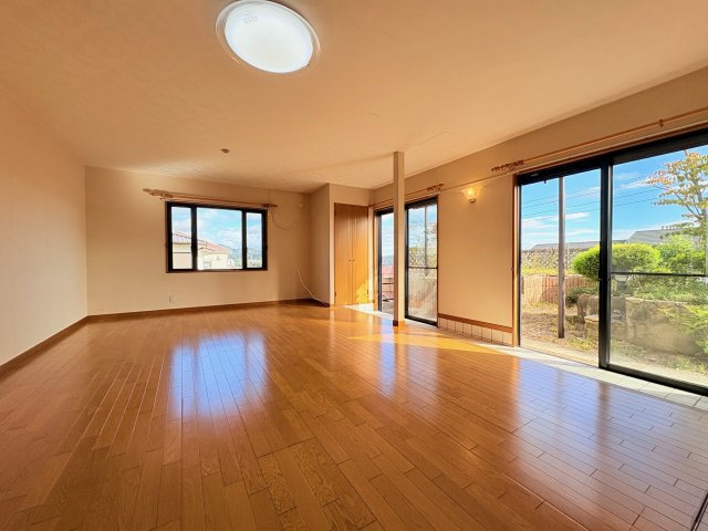 神戸市北区泉台3丁目戸建の居間・リビング