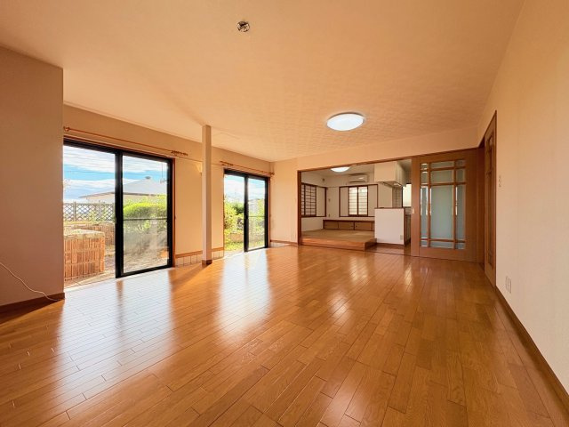 神戸市北区泉台3丁目戸建の居間・リビング