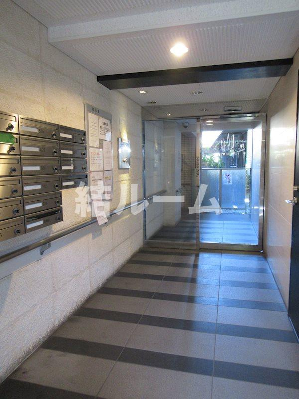 板橋区東新町１丁目の賃貸マンションのエントランス