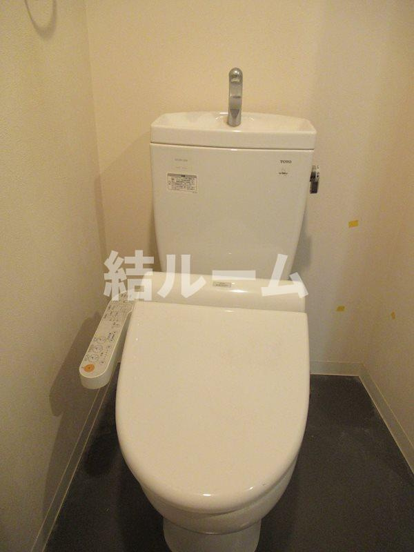 板橋区東新町１丁目の賃貸マンションのトイレ