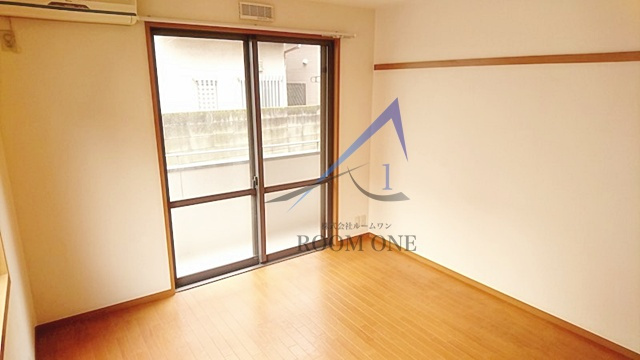 ドゥポンスの居間・リビング|洋室のお部屋です。