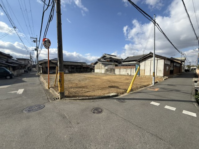 【前面道路含む現地写真】 | 【プレイワーク陶器北】北東角地・土地119坪・建築条件なし・更地渡し | 前面道路含む現地写真です