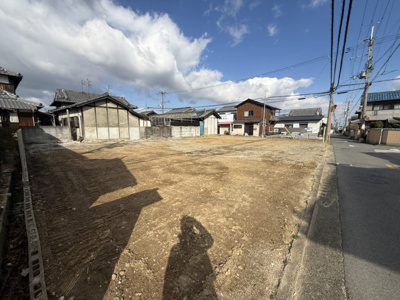 【前面道路含む現地写真】 | 【プレイワーク陶器北】北東角地・土地119坪・建築条件なし・更地渡し | 前面道路含む現地写真です