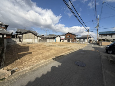 【前面道路含む現地写真】 | 【プレイワーク陶器北】北東角地・土地119坪・建築条件なし・更地渡し | 前面道路含む現地写真です
