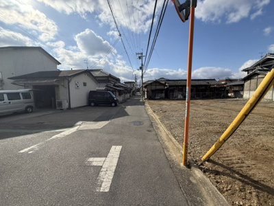 【前面道路含む現地写真】 | 【プレイワーク陶器北】北東角地・土地119坪・建築条件なし・更地渡し | 前面道路含む現地写真です