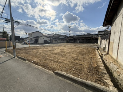 【前面道路含む現地写真】 | 【プレイワーク陶器北】北東角地・土地119坪・建築条件なし・更地渡し | 前面道路含む現地写真です