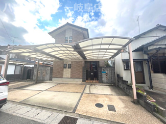 【駐車場】 | 岐阜市加納花ノ木町築19年！お車並列3台可能！カーポート付き！敷地はゆとりの66坪！リフォーム済み！ | 岐阜市加納花ノ木町築19年！お車並列3台可能！カーポート付き！敷地はゆとりの66坪！リフォーム済み！