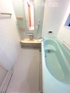 【浴室】 | 岐阜市加納花ノ木町築19年！お車並列3台可能！カーポート付き！敷地はゆとりの66坪！リフォーム済み！ | 岐阜市加納花ノ木町築19年！お車並列3台可能！カーポート付き！敷地はゆとりの66坪！リフォーム済み！