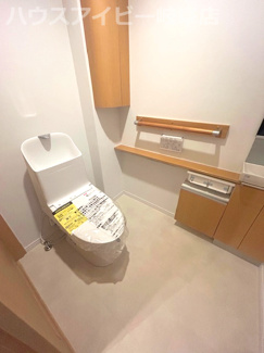 【トイレ】 | 岐阜市加納花ノ木町築19年！お車並列3台可能！カーポート付き！敷地はゆとりの66坪！リフォーム済み！ | 岐阜市加納花ノ木町築19年！お車並列3台可能！カーポート付き！敷地はゆとりの66坪！リフォーム済み！