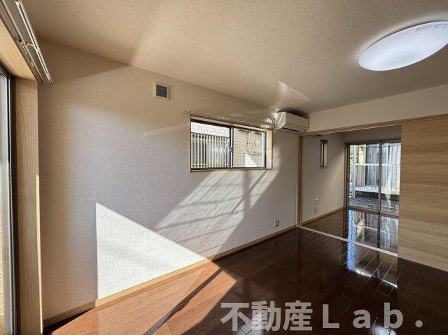 シャルールＢの居間・リビング