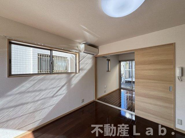 シャルールＢの居間・リビング