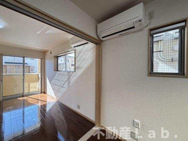 シャルールＢの居間・リビング