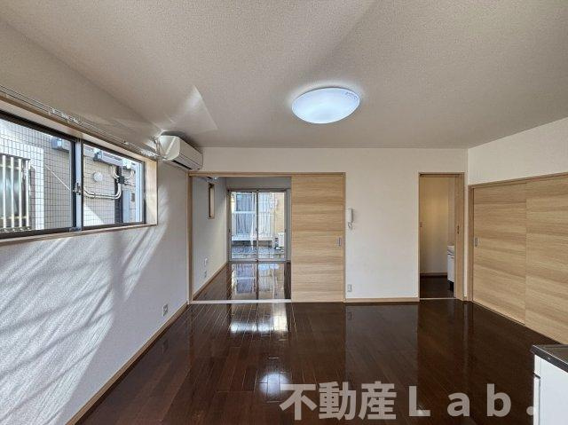 シャルールＢの居間・リビング