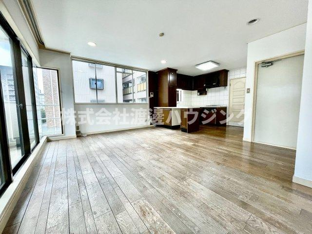 オスカー第1ビルの居間・リビング