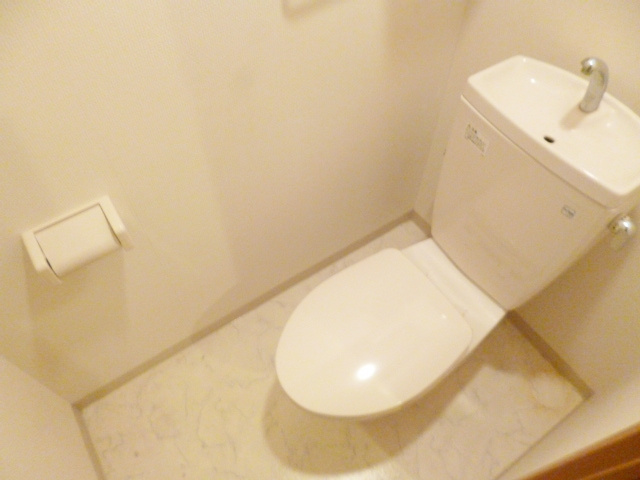 ルピナス王子駅前のトイレ|個室のトイレです☆