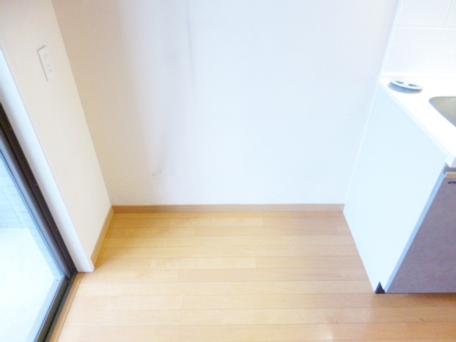 ルピナス王子駅前の設備|キッチン横に冷蔵庫置場ございます♪