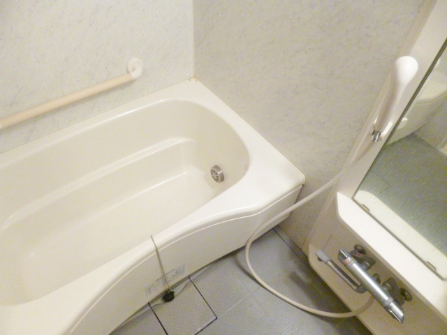 ルピナス王子駅前の浴室|追い焚き・給湯設備の整った浴室です☆