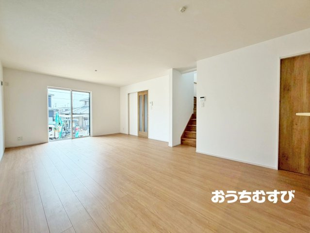 春日井市高森台第9（全2棟）の居間・リビング