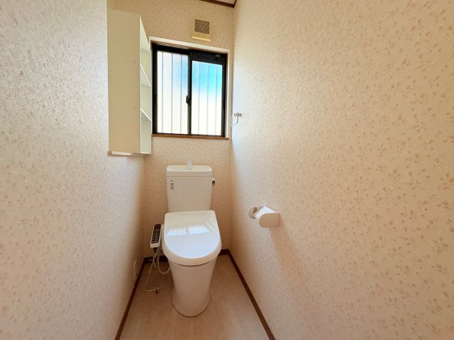 三田市つつじが丘北3丁目戸建のトイレ