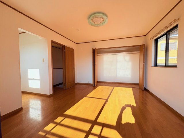 三田市つつじが丘北3丁目戸建の洋室