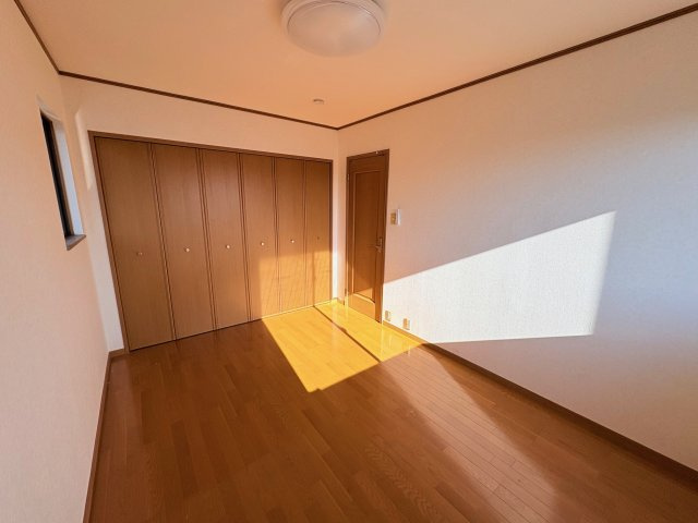 三田市つつじが丘北3丁目戸建の洋室