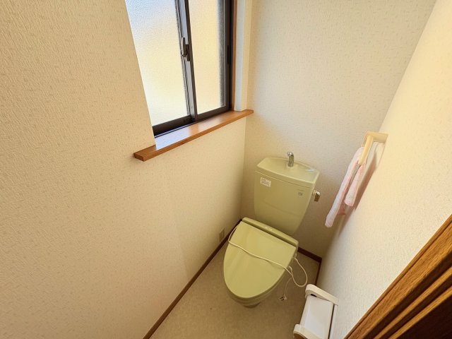 三田市つつじが丘北3丁目戸建のトイレ