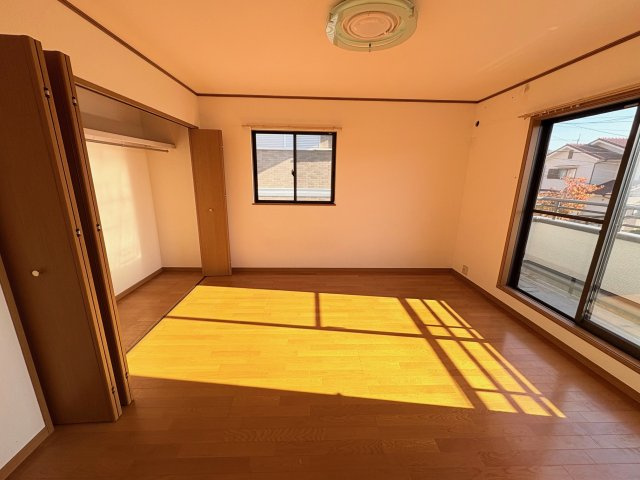 三田市つつじが丘北3丁目戸建の洋室