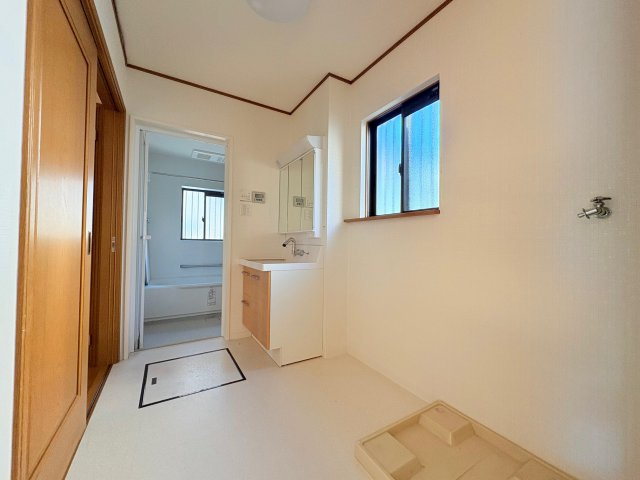 三田市つつじが丘北3丁目戸建の洗面所