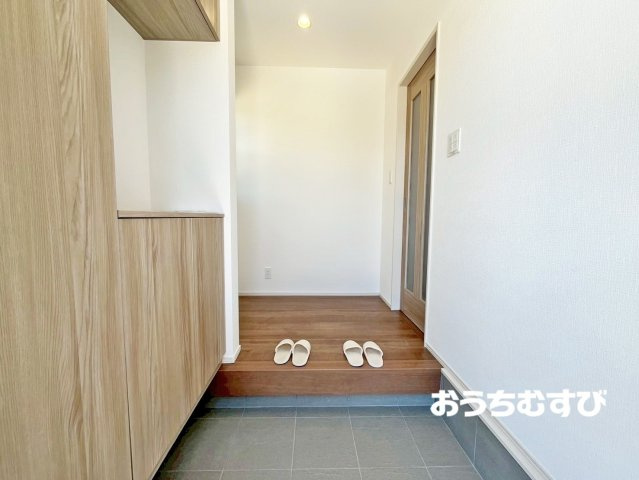 春日井市高森台第9（全2棟）の玄関