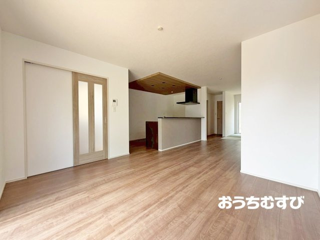 春日井市高森台第9（全2棟）の居間・リビング