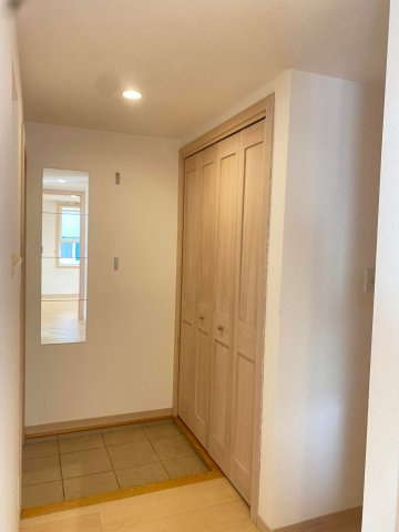 プリマ府中フォレスタ弐番館の玄関