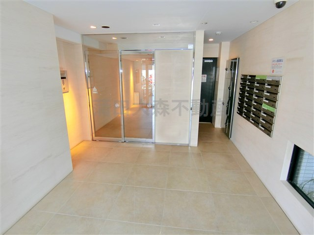 セジョリ蒲田のエントランス|防犯カメラTVモニター付オートロック宅配BOXメールBOX管理人室
