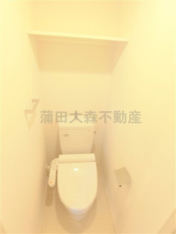 セジョリ蒲田のトイレ|棚と温水暖房便付きのトイレ