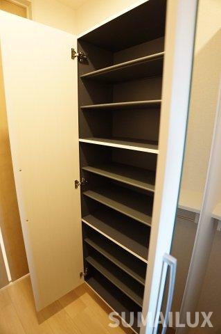 合志市須屋のアパートの収納